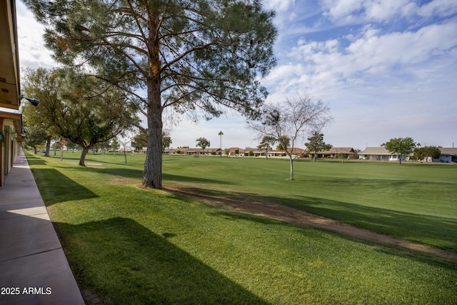 view of property's community featuring a lawn