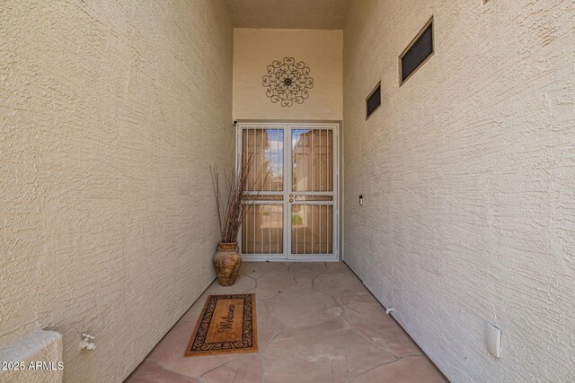 property entrance featuring stucco siding