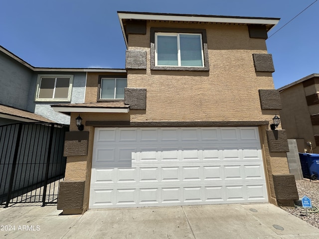 view of front facade featuring a garage