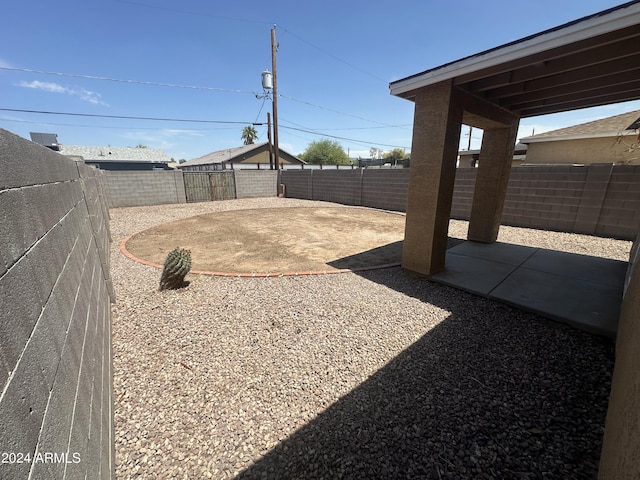 view of yard featuring a patio