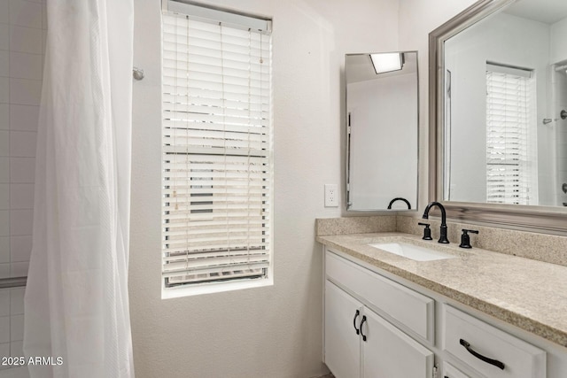 8841 S 48th St Unit 1, Phoenix, AZ 85044 - bathroom with vanity and a shower with curtain