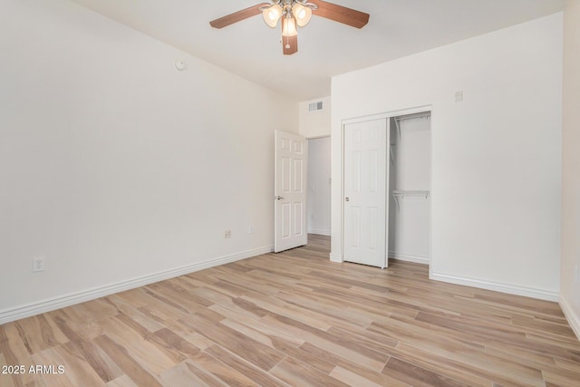 5450 E Deer Valley Dr Unit 1211, Phoenix, AZ 85054 - unfurnished bedroom featuring light wood-type flooring, a closet, and a ceiling fan