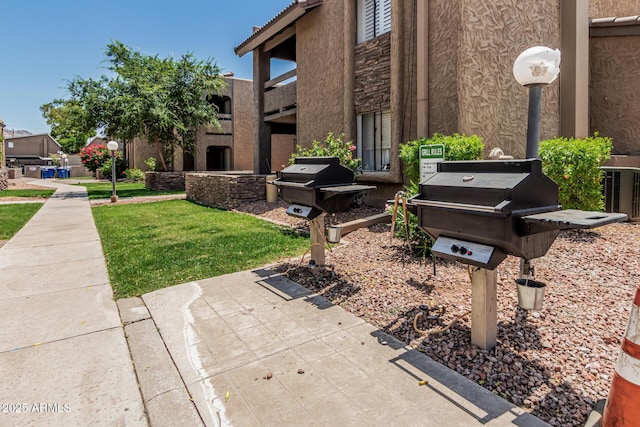 3825 E Camelback Rd Unit 152, Phoenix, AZ 85018 - view of community featuring a lawn