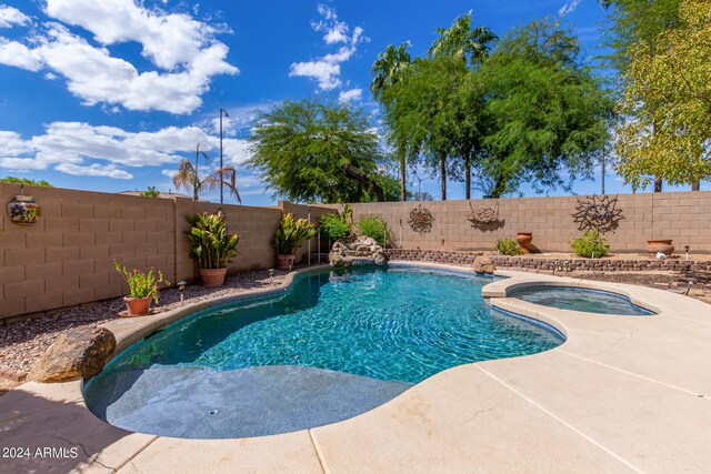 view of pool with an in ground hot tub and a patio area