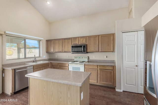 kitchen with sink, a kitchen island, dark wood-type flooring, and appliances with stainless steel finishes