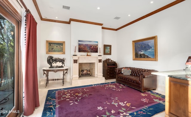 sitting room with crown molding