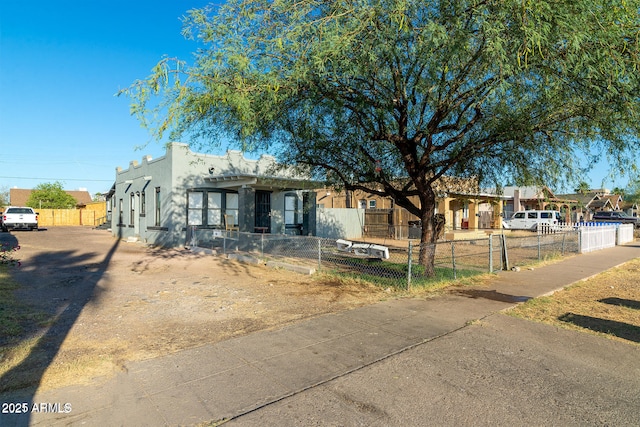417 N 18th Dr, Phoenix, AZ 85007 - view of front facade with a fenced front yard and stucco siding