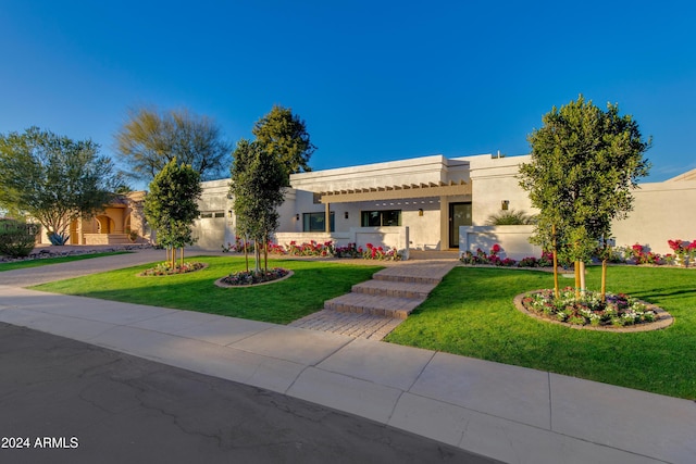 view of front of house featuring a front lawn