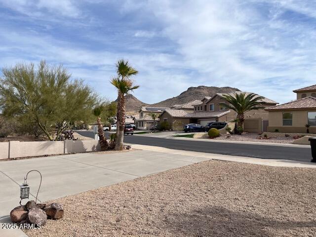 view of yard with a mountain view