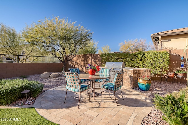 view of patio / terrace featuring an outdoor kitchen and grilling area