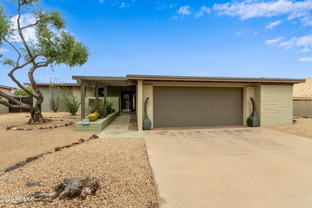 17346 E Oro Grande Dr, Fountain Hills, AZ 85268 - view of front facade with driveway and an attached garage