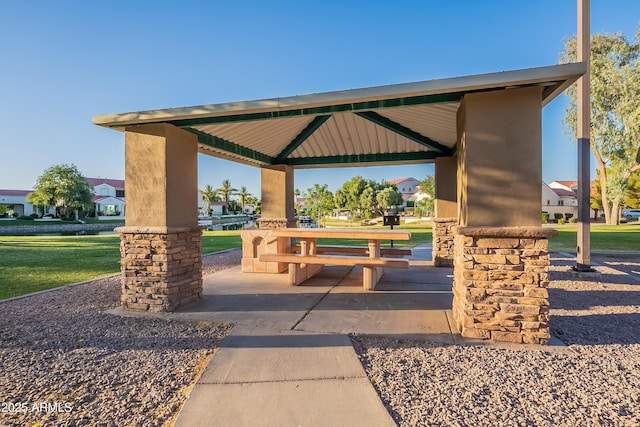 2421 W Indigo Dr, Chandler, AZ 85248 - surrounding community with a gazebo and a yard