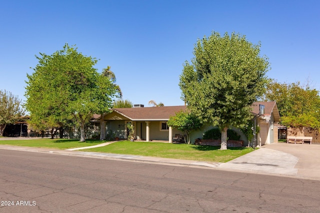 view of front of home featuring a front lawn and a garage