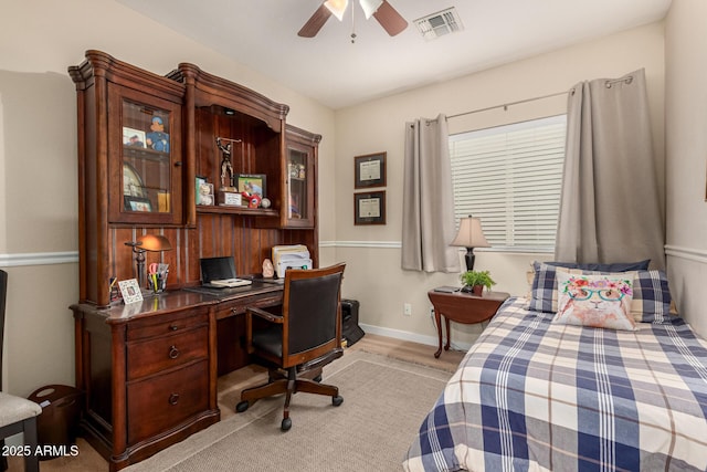 bedroom with ceiling fan