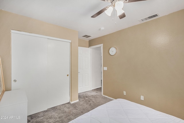 bedroom featuring carpet floors, ceiling fan, and a closet