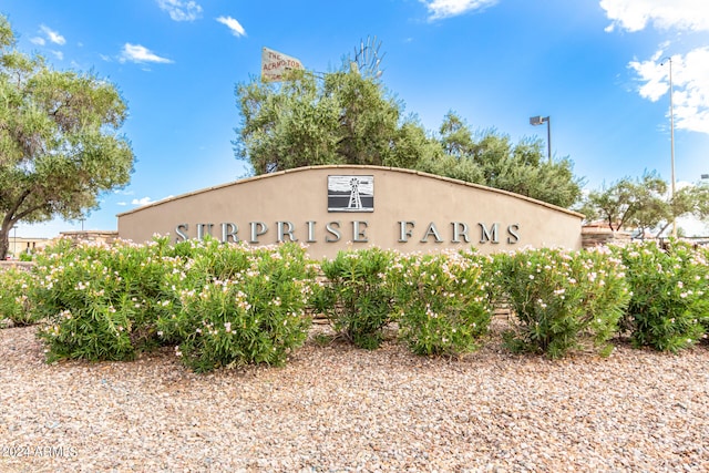 view of community / neighborhood sign