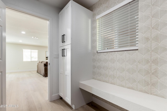 mudroom with light wood-style floors, recessed lighting, visible vents, and baseboards