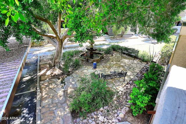 view of yard featuring a patio