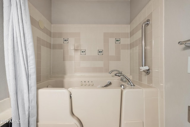 2929 E Broadway Rd Unit 30, Mesa, AZ 85204 - full bath with a bathtub and curtained shower