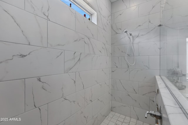 bathroom featuring a tile shower