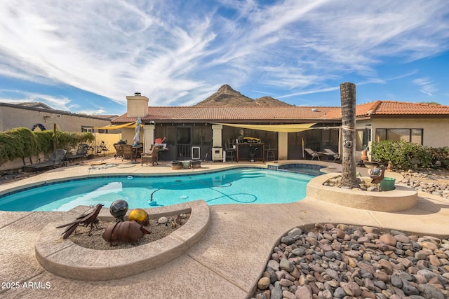1908 E Beck Ln, Phoenix, AZ 85022 - view of swimming pool featuring a patio, a pool with connected hot tub, and fence