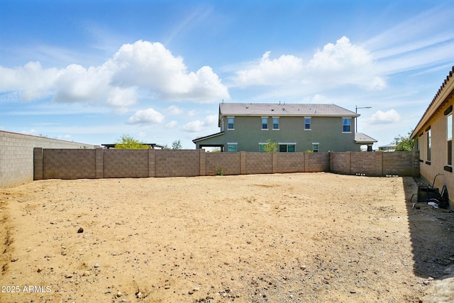 view of yard featuring a fenced backyard