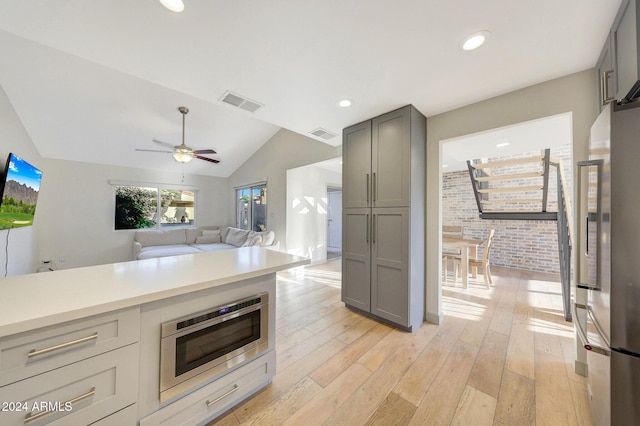 kitchen featuring stainless steel appliances, light hardwood / wood-style flooring, ceiling fan, and gray cabinetry