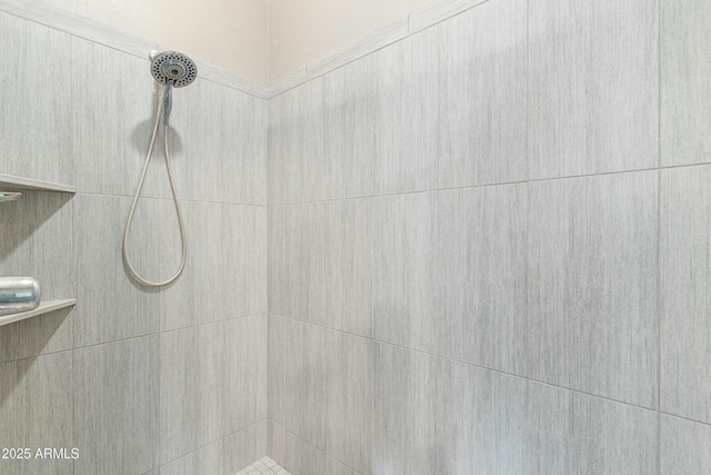 room details featuring tiled shower