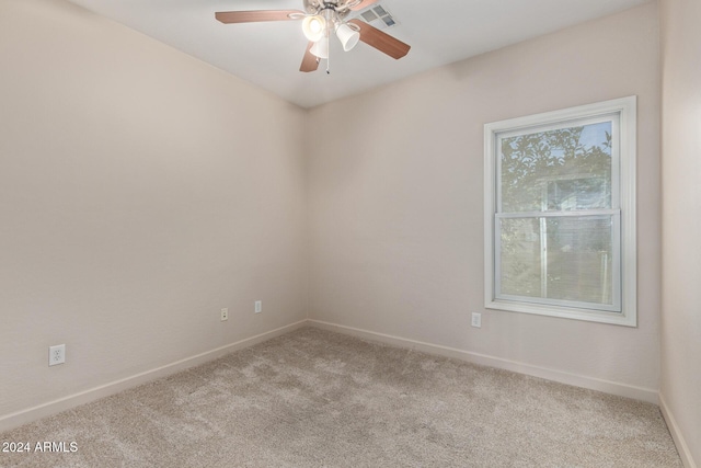 carpeted empty room featuring ceiling fan