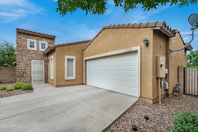 view of front facade with a garage