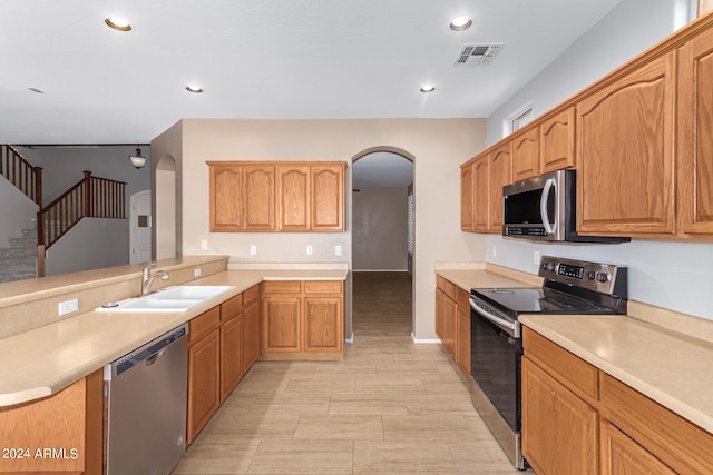 kitchen featuring appliances with stainless steel finishes, kitchen peninsula, and sink