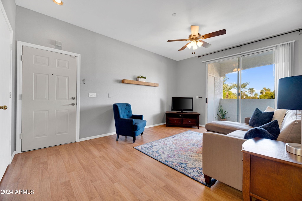 living room featuring light hardwood / wood-style floors and ceiling fan