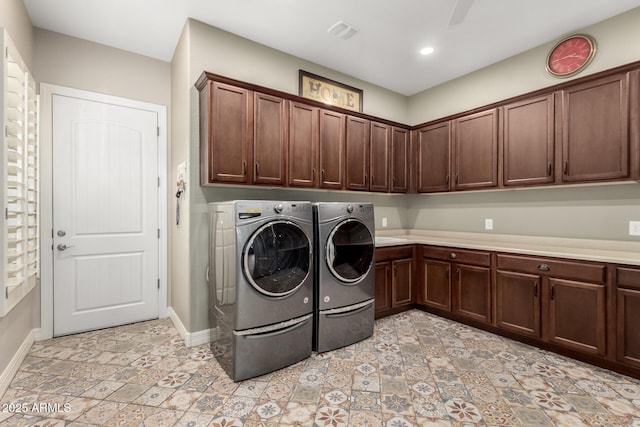 washroom featuring cabinet space, visible vents, washing machine and clothes dryer, and baseboards