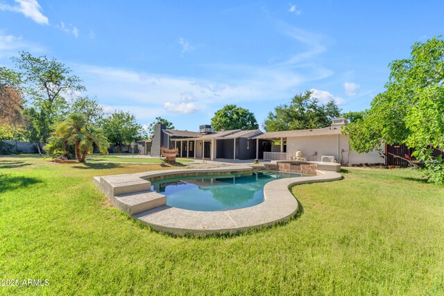 2425 E Harvard St, Phoenix, AZ 85008 - view of pool featuring fence, a lawn, a fenced in pool, and a patio area
