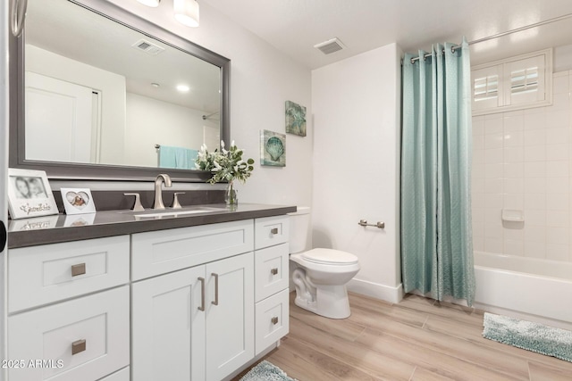955 E Knox Rd Unit 126, Chandler, AZ 85225 - full bath featuring vanity, wood finished floors, and shower / tub combo