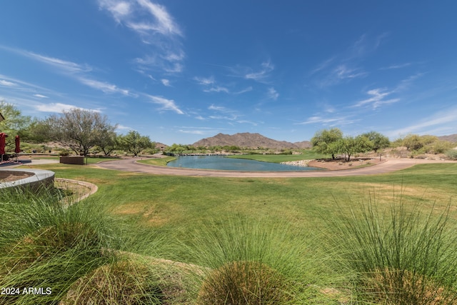 water view with a mountain view