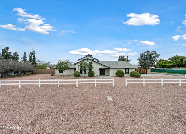 394 E Redfield Rd, Chandler, AZ 85225 - mid-century home with a fenced front yard