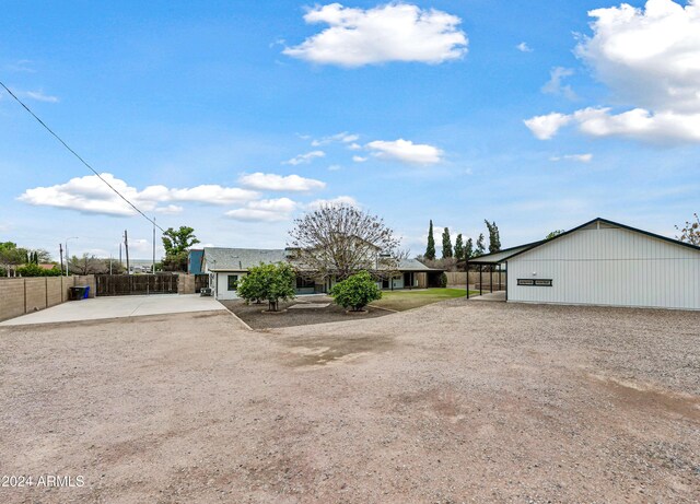 394 E Redfield Rd, Chandler, AZ 85225 - view of yard featuring driveway