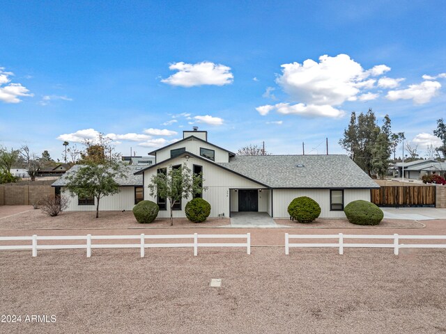 394 E Redfield Rd, Chandler, AZ 85225 - mid-century inspired home with roof with shingles and a fenced front yard