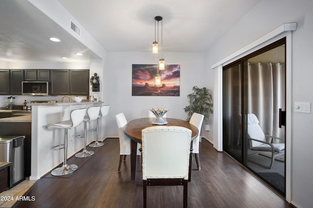 dining space with baseboards, visible vents, dark wood finished floors, and recessed lighting