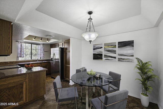 dining space featuring visible vents and a tray ceiling