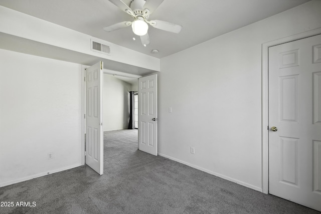 unfurnished bedroom with ceiling fan, carpet floors, visible vents, and baseboards