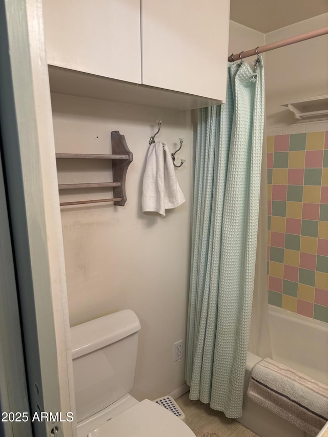 3994 N Mohawk St, Pine, AZ 85544 - full bathroom featuring toilet and shower / tub combo with curtain