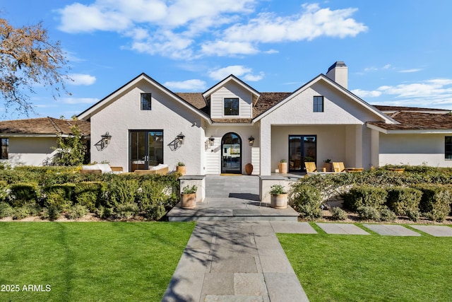 view of front of home featuring a front lawn