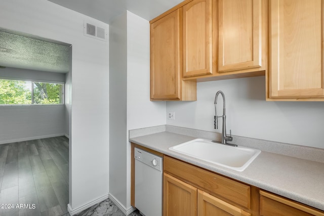 kitchen featuring a sink, visible vents, light countertops, and dishwasher