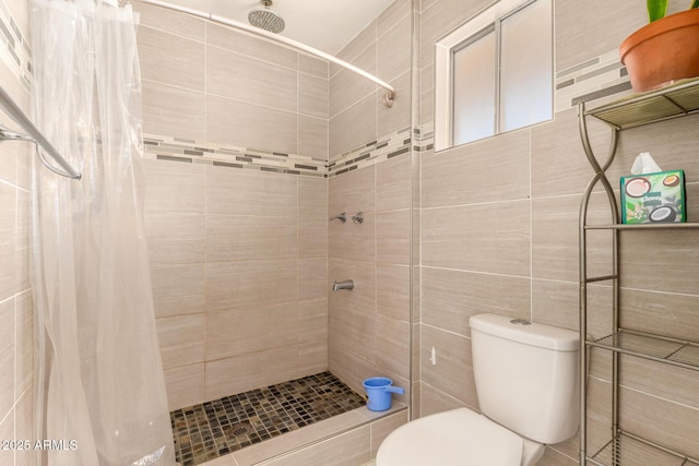 bathroom featuring a shower with curtain and toilet