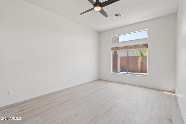 unfurnished room featuring visible vents, ceiling fan, light wood-style flooring, and baseboards