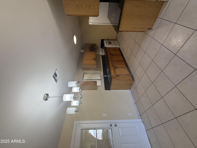 4913 W Maryland Ave, Glendale, AZ 85301 - kitchen with backsplash