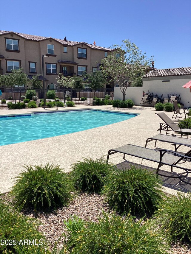 1255 N Arizona Ave Unit 1216, Chandler, AZ 85225 - community pool with a patio area