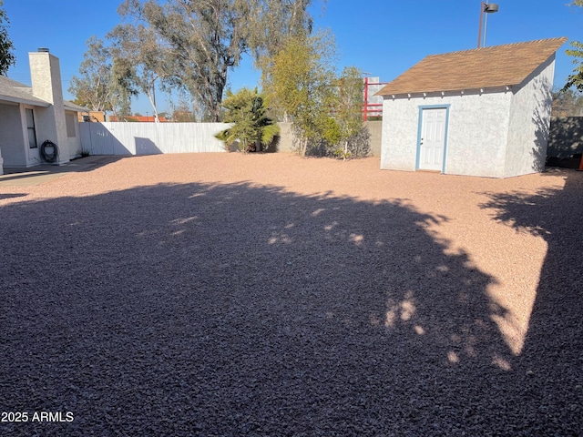 view of yard with a storage shed